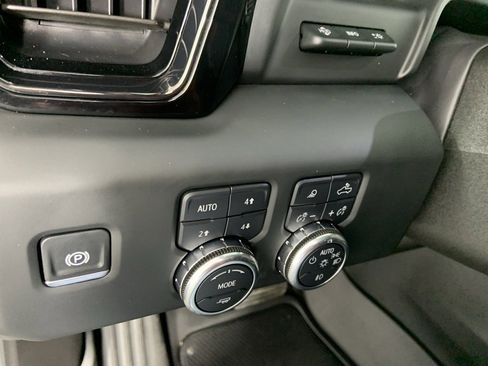 Used 2024 GMC Sierra 2500 AT4 w/ AT4 Premium Plus Package image 32