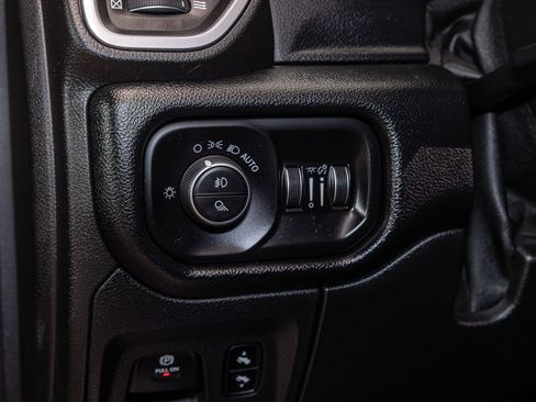 Used 2019 RAM 1500 Laramie w/ Sport Appearance Package AWD/4WD image 16