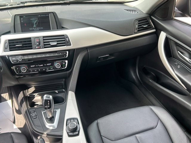 Used 2018 BMW 320i xDrive Sedan AWD/4WD image 35