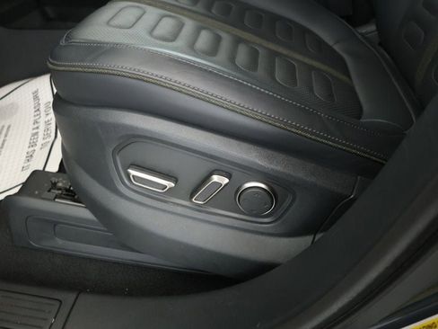 Used 2023 Rivian R1S Adventure image 10