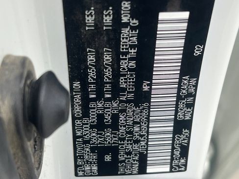 Used 2022 Toyota 4Runner SR5 AWD/4WD image 25