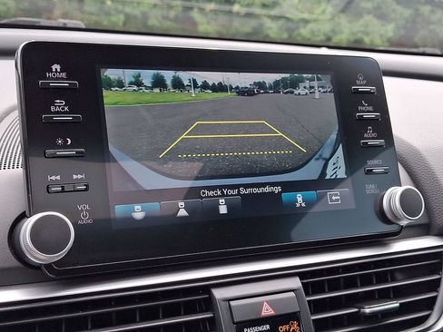 Used 2020 Honda Accord Touring image 4