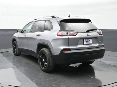 Used 2020 Jeep Cherokee Latitude w/ Cold Weather Group FWD image 2