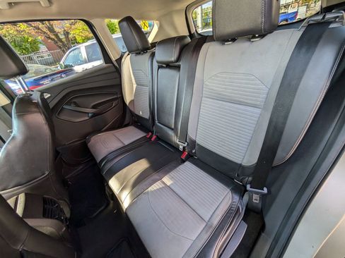 Used 2017 Ford Escape SE w/ Equipment Group 201A image 17