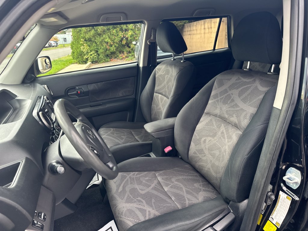 Used 2014 Scion xB FWD image 14
