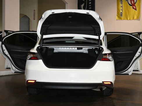 Used 2021 Toyota Camry LE image 88