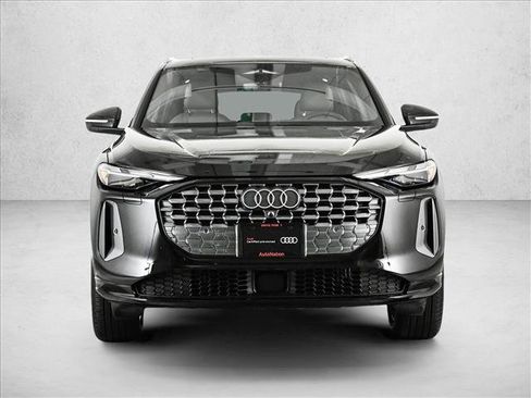 Certified 2025 Audi Q5 Premium w/ Convenience Package AWD/4WD image 2