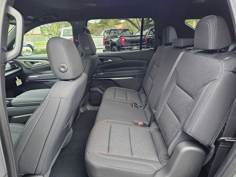 New 2026 Chevrolet Traverse LT image 18