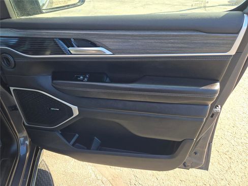 Used 2023 Jeep Wagoneer L Series II image 7