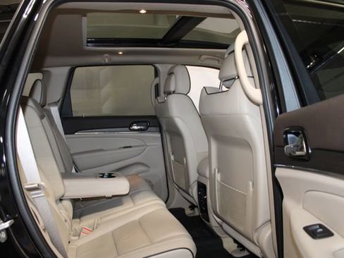 Used 2021 Jeep Grand Cherokee Overland AWD/4WD image 16