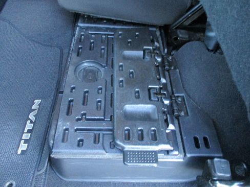 Used 2016 Nissan Titan SL AWD/4WD image 24