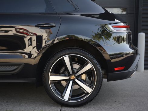 Certified 2026 Porsche Macan AWD/4WD image 39