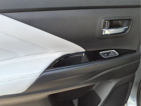 Used 2022 Mitsubishi Outlander GT image 12