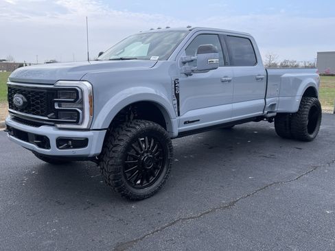 Used 2026 Ford F450 Platinum w/ FX4 Off-Road Package image 5