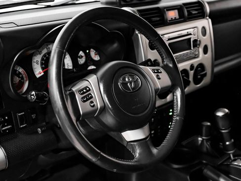 Used 2014 Toyota FJ Cruiser 4WD w/ Upgrade Package image 21