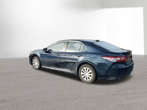 Used 2020 Toyota Camry LE image 6