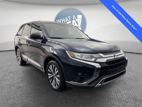 Used 2020 Mitsubishi Outlander ES image 1