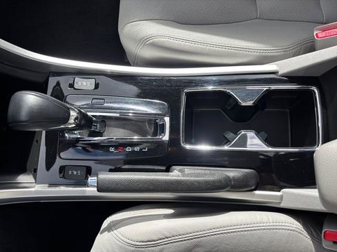 Used 2017 Honda Accord EX-L image 19