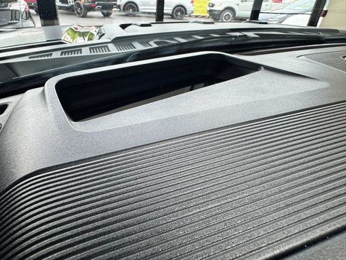 Used 2025 Ford F150 Raptor AWD/4WD image 39