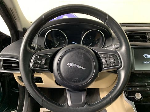 Used 2017 Jaguar XE Prestige image 22