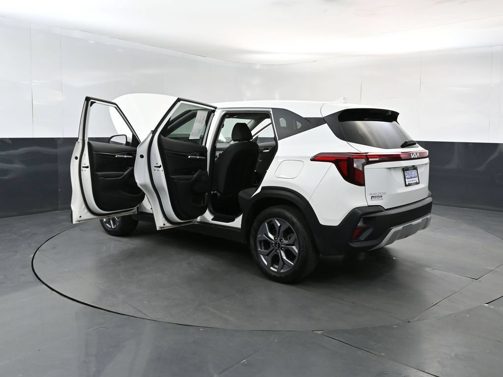 Used 2025 Kia Seltos LX AWD/4WD image 28