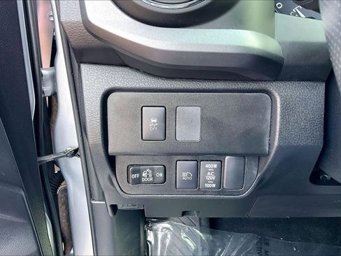 Used 2020 Toyota Tacoma TRD Sport image 31