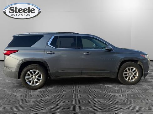 Used 2018 Chevrolet Traverse LT FWD image 3