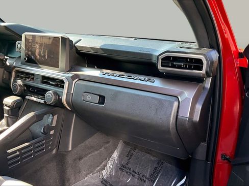 Used 2025 Toyota Tacoma SR5 AWD/4WD image 19