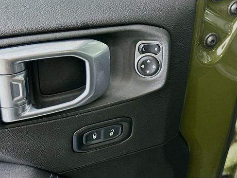 Used 2023 Jeep Wrangler Unlimited Rubicon 4xe AWD/4WD image 15