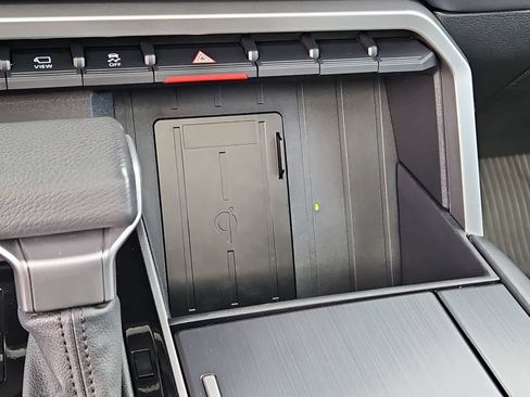 Used 2022 Toyota Tundra Platinum image 32