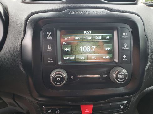 Used 2016 Jeep Renegade Trailhawk w/ Premium Trailhawk Package image 22