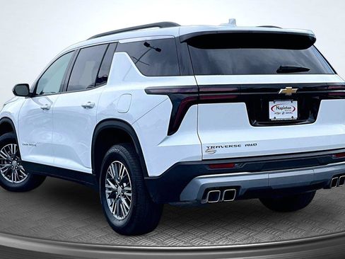 Used 2026 Chevrolet Traverse LT AWD/4WD image 13