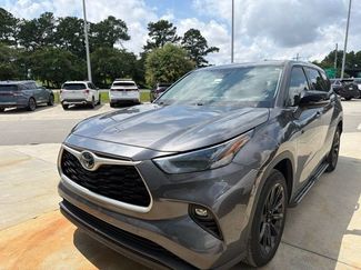 Used 2022 Toyota Highlander LE FWD video 1