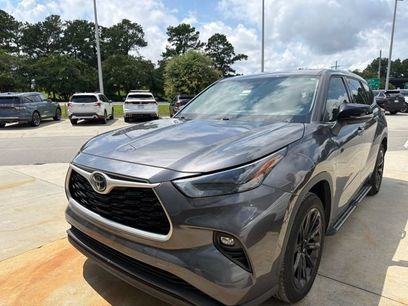 Used 2022 Toyota Highlander LE
