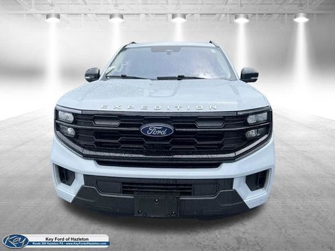 Used 2025 Ford Expedition Active AWD/4WD image 2