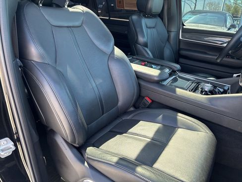 Used 2022 Jeep Wagoneer Series III w/ Premium Group I image 57