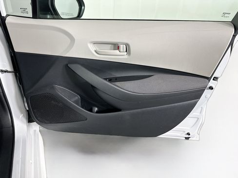 Used 2025 Toyota Corolla LE image 31