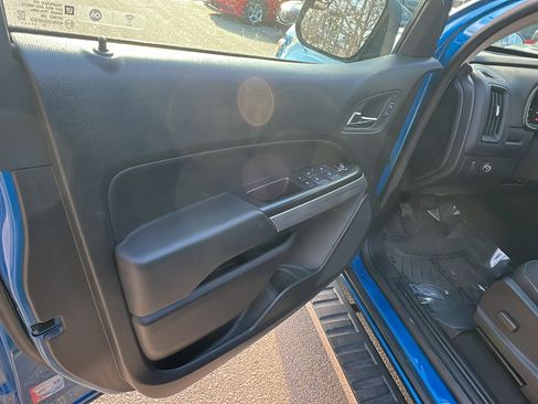 Used 2022 Chevrolet Colorado LT w/ LT Convenience Package image 14