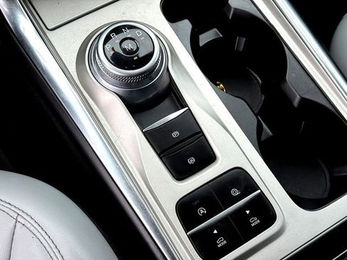 Used 2021 Ford Explorer XLT w/ Equipment Group 202A image 18