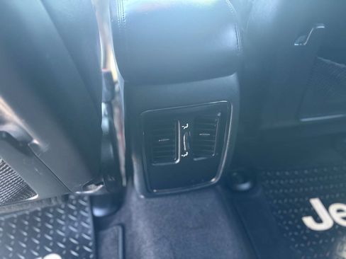 Used 2018 Jeep Grand Cherokee Laredo AWD/4WD image 21