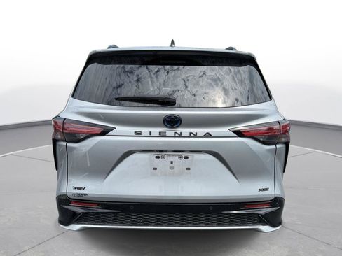 Used 2025 Toyota Sienna XSE w/ XSE Plus Package FWD image 7