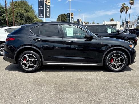 Used 2023 Alfa Romeo Stelvio Ti AWD/4WD image 2
