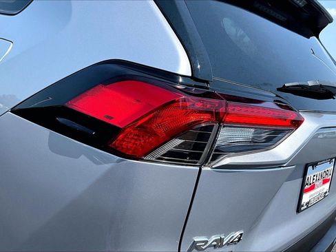 Used 2023 Toyota RAV4 LE AWD/4WD image 27