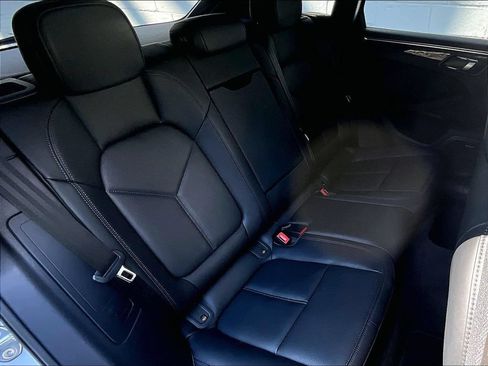 Certified 2026 Porsche Macan AWD/4WD image 21
