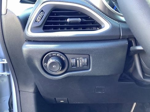 New 2026 Chrysler Pacifica Select image 15