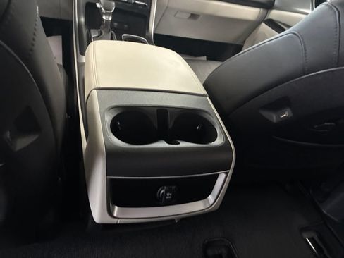 Used 2023 Kia Carnival LX FWD image 23