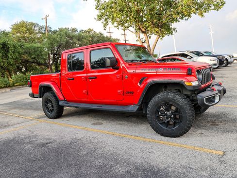 Used 2024 Jeep Gladiator Sport AWD/4WD image 7