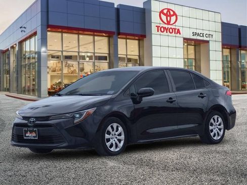 Used 2024 Toyota Corolla LE FWD image 2