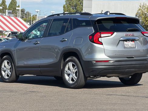Used 2023 GMC Terrain SLE w/ Driver Convenience Package FWD image 7