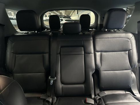 Used 2023 Ford Explorer Limited image 21
